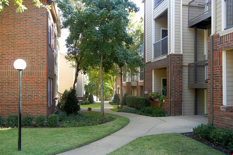 Larkin Apartment Homes Image 39