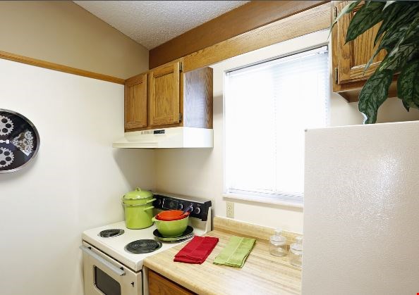 Lake Forest Apartments Image 8