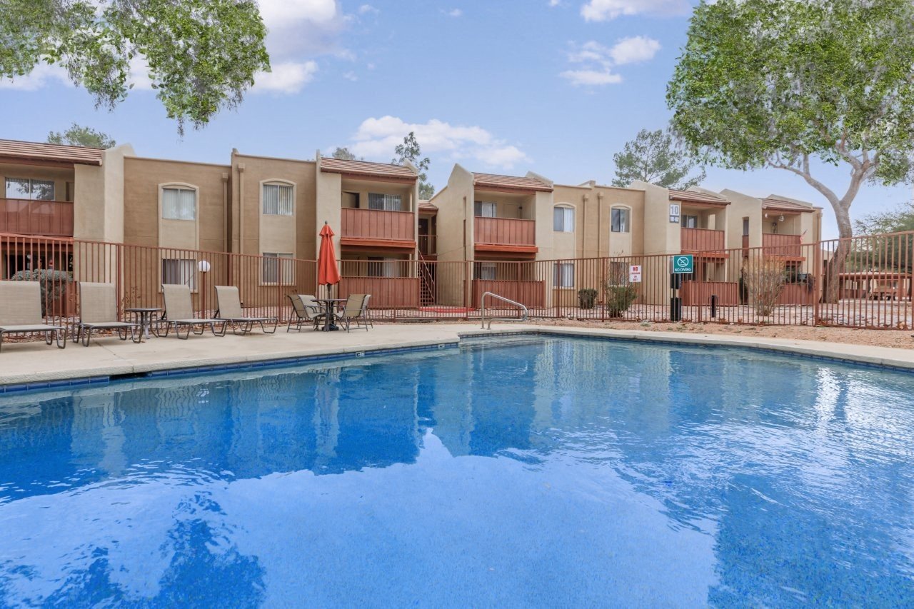 Fox Point Apartments Image 12