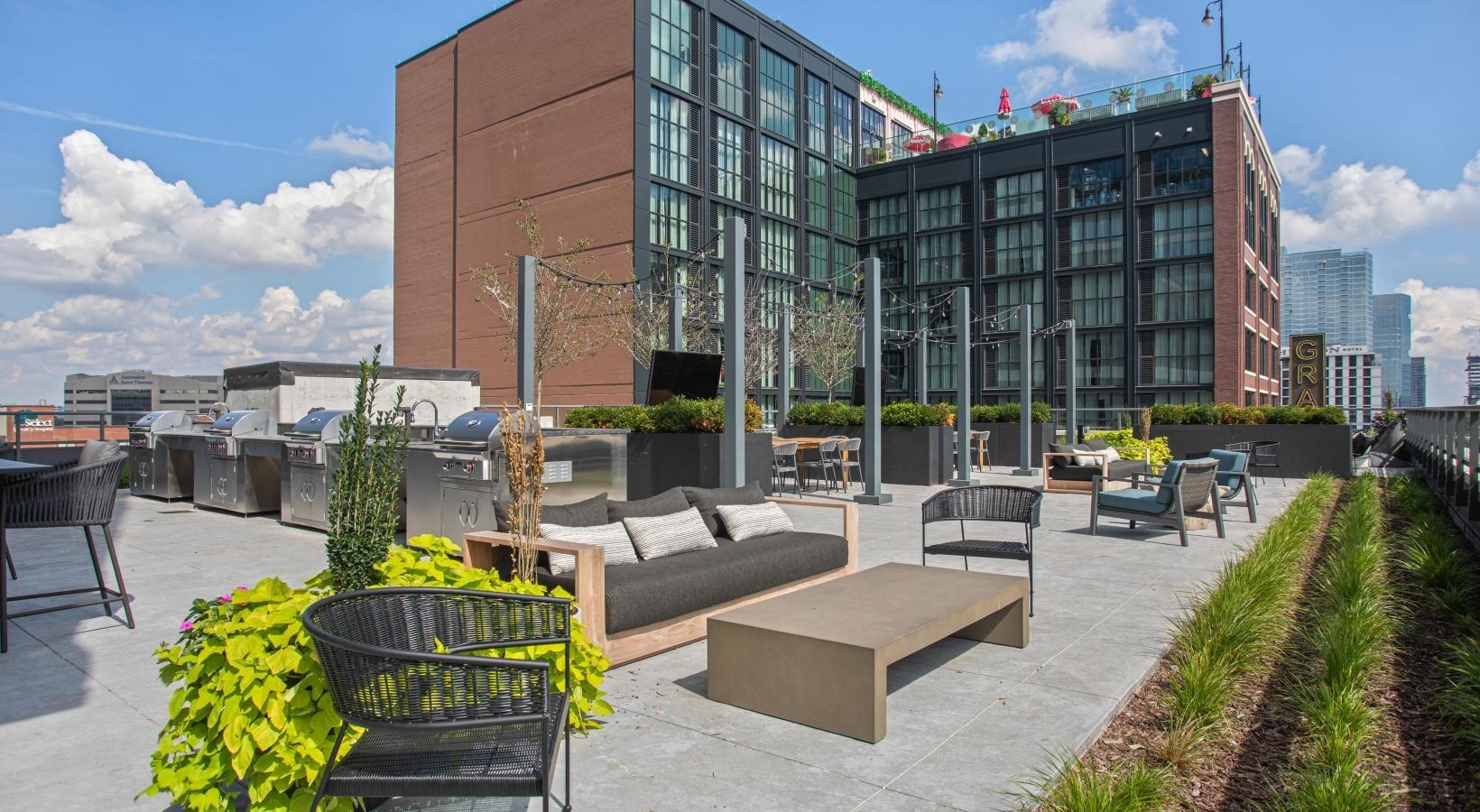 2010 West End Ave Image 1