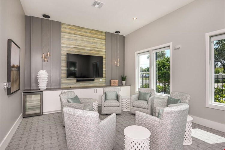 Lenox at Bloomingdale Image 22