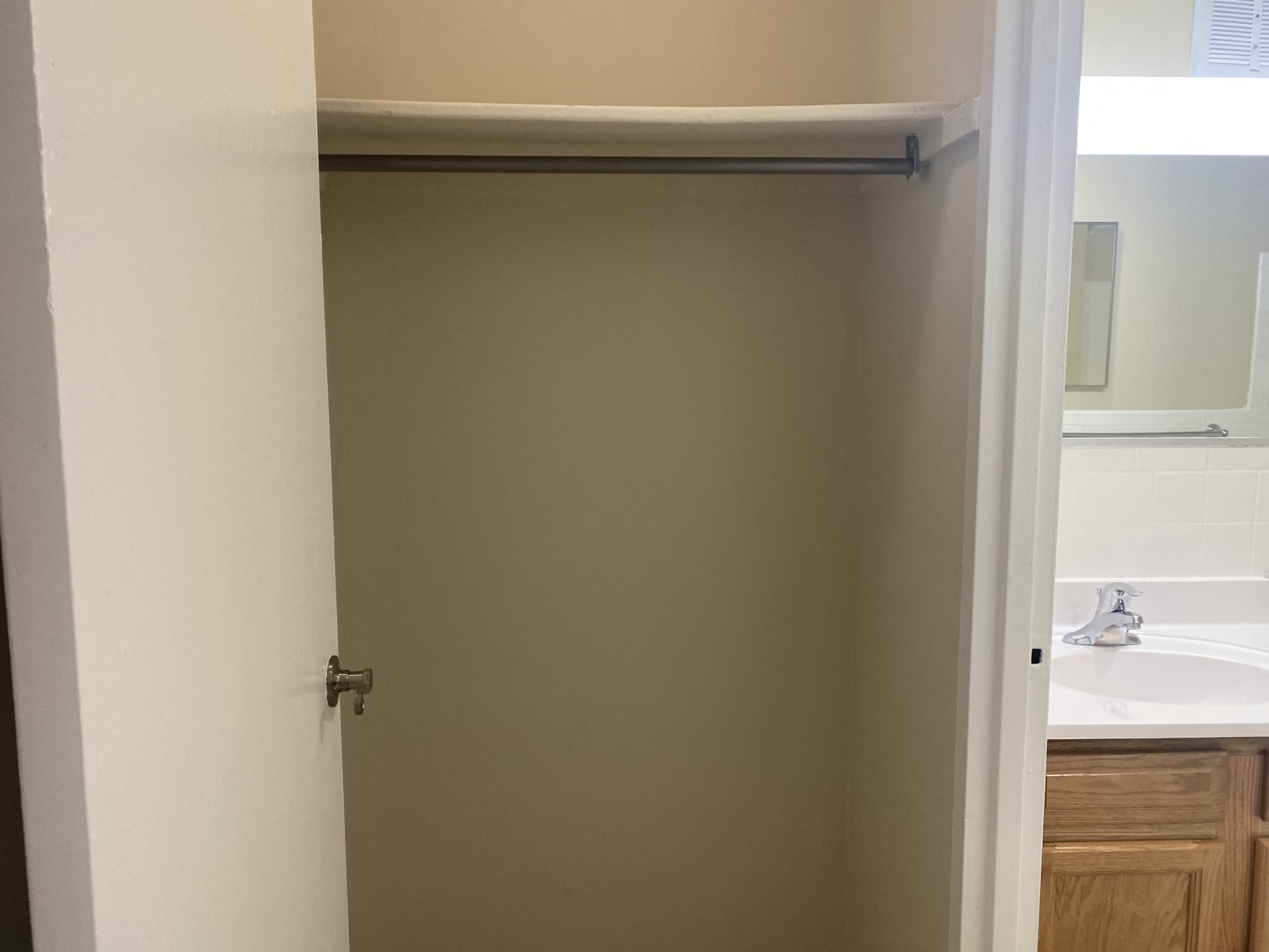 Silver Spring Towers Image 100