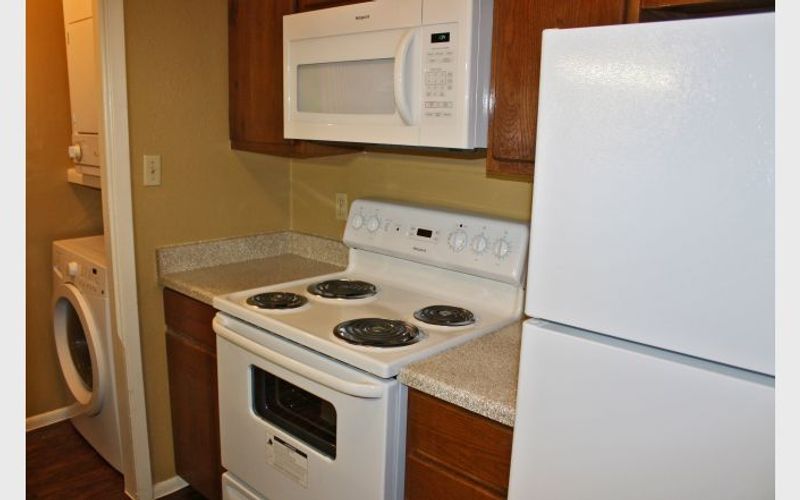 Towering Oaks Image 6