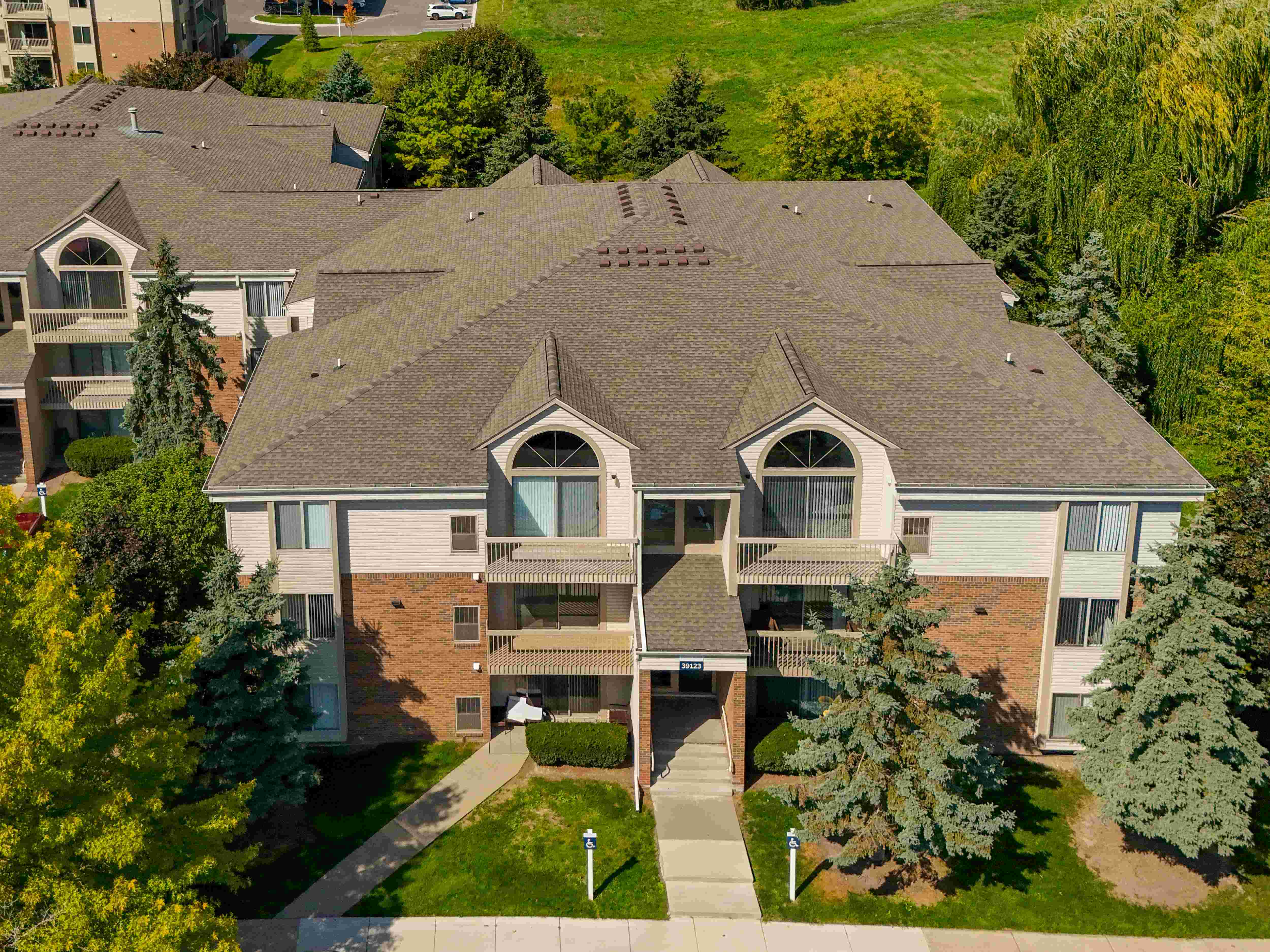 Prentiss Pointe Apartments in Harrison Township