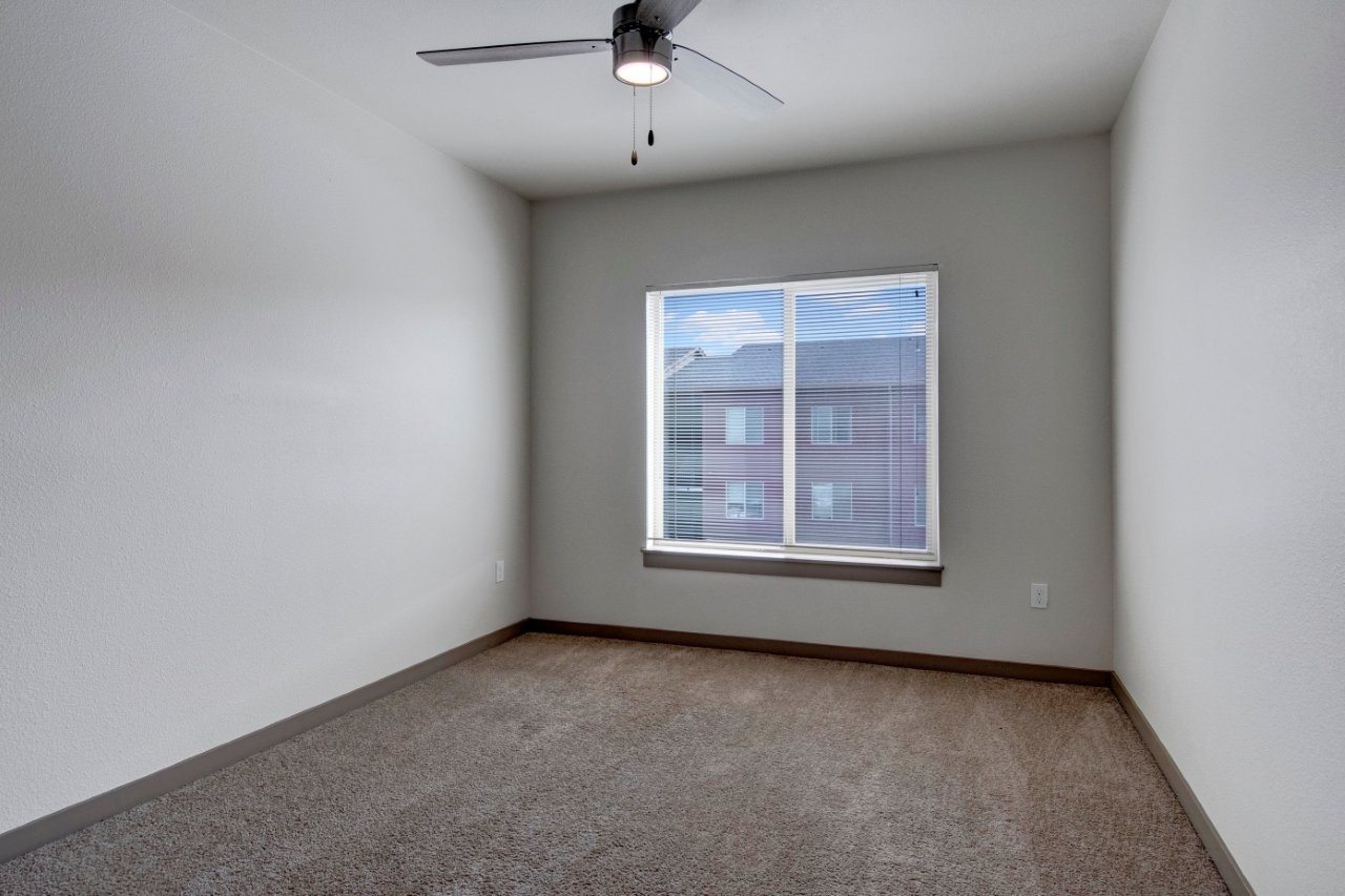 Bellevue Crossing Image 7