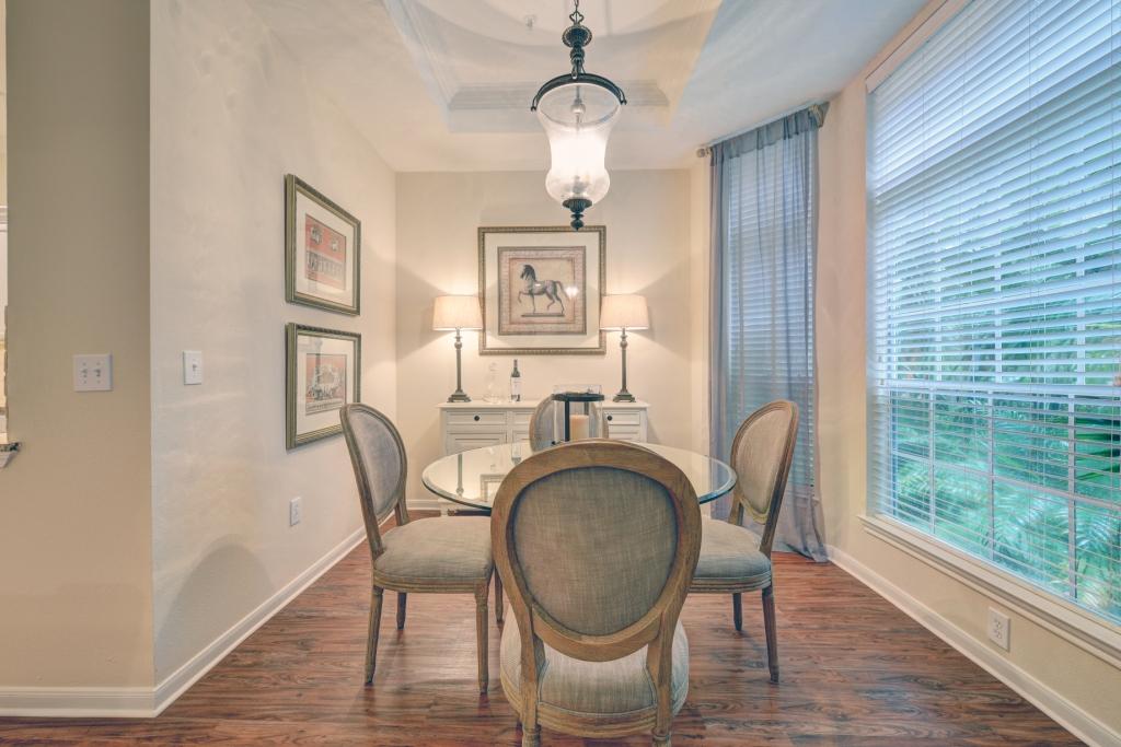 The Left Bank River Oaks Image 10