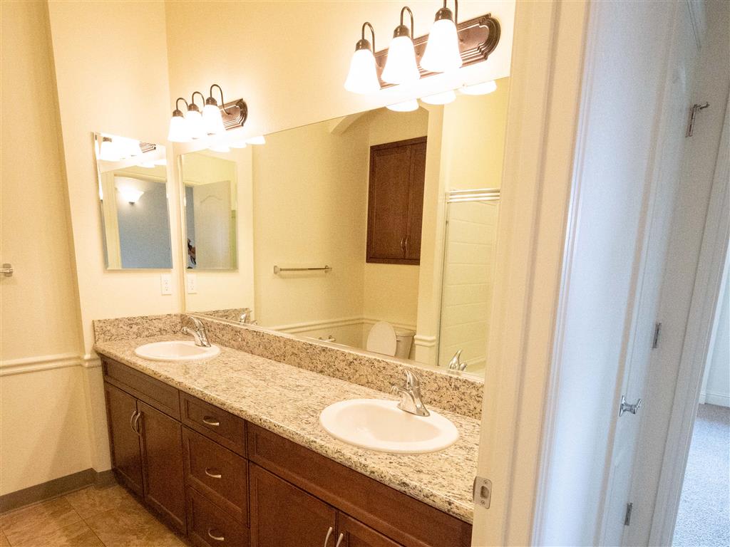 Dominion Courtyard Villas Image 13