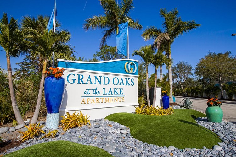 Enjoy lakeside luxury living in the Harbor City at Grand Oaks Apartments.