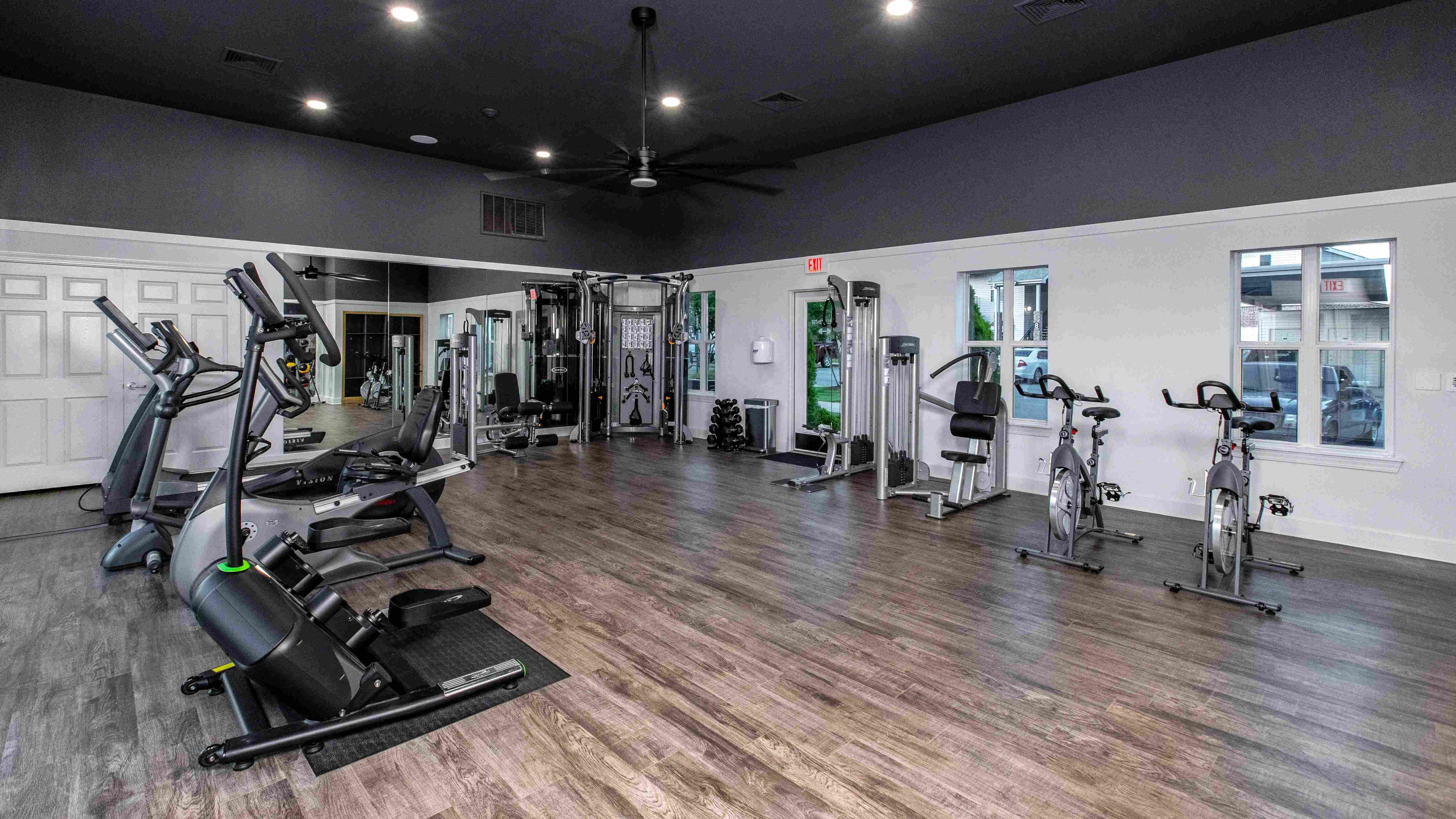 The fitness center also offers spinning bikes for your workouts. Find inspiration in the commitment to a healthier lifestyle.