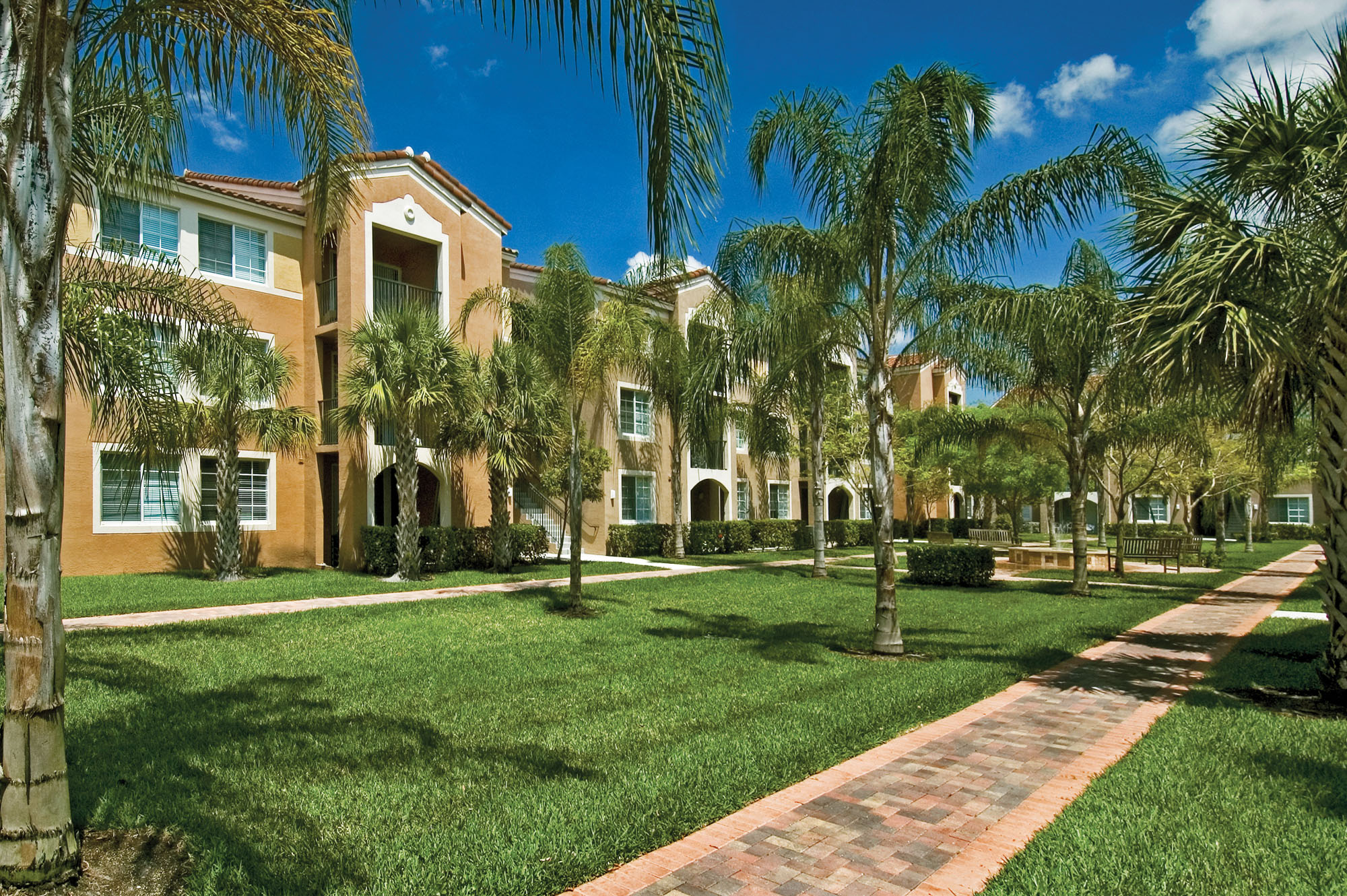 Miramar Lakes Apartments Image 1