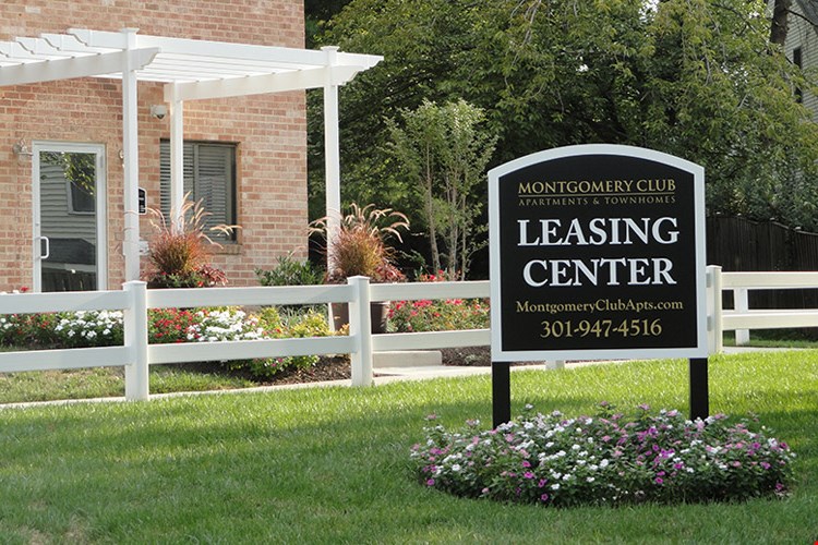 Montgomery Club Townhouses Image 2