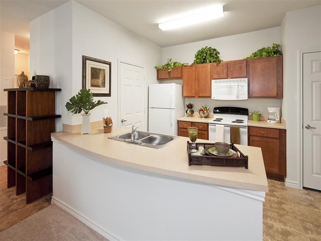 Encino Pointe Image 10