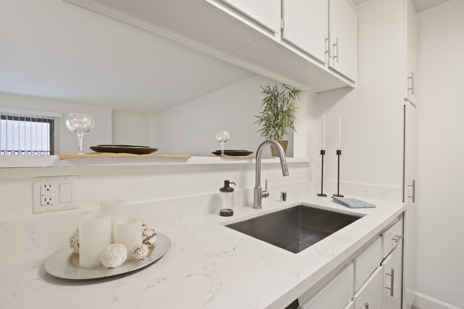 Zelzah Court Apartments Image 34