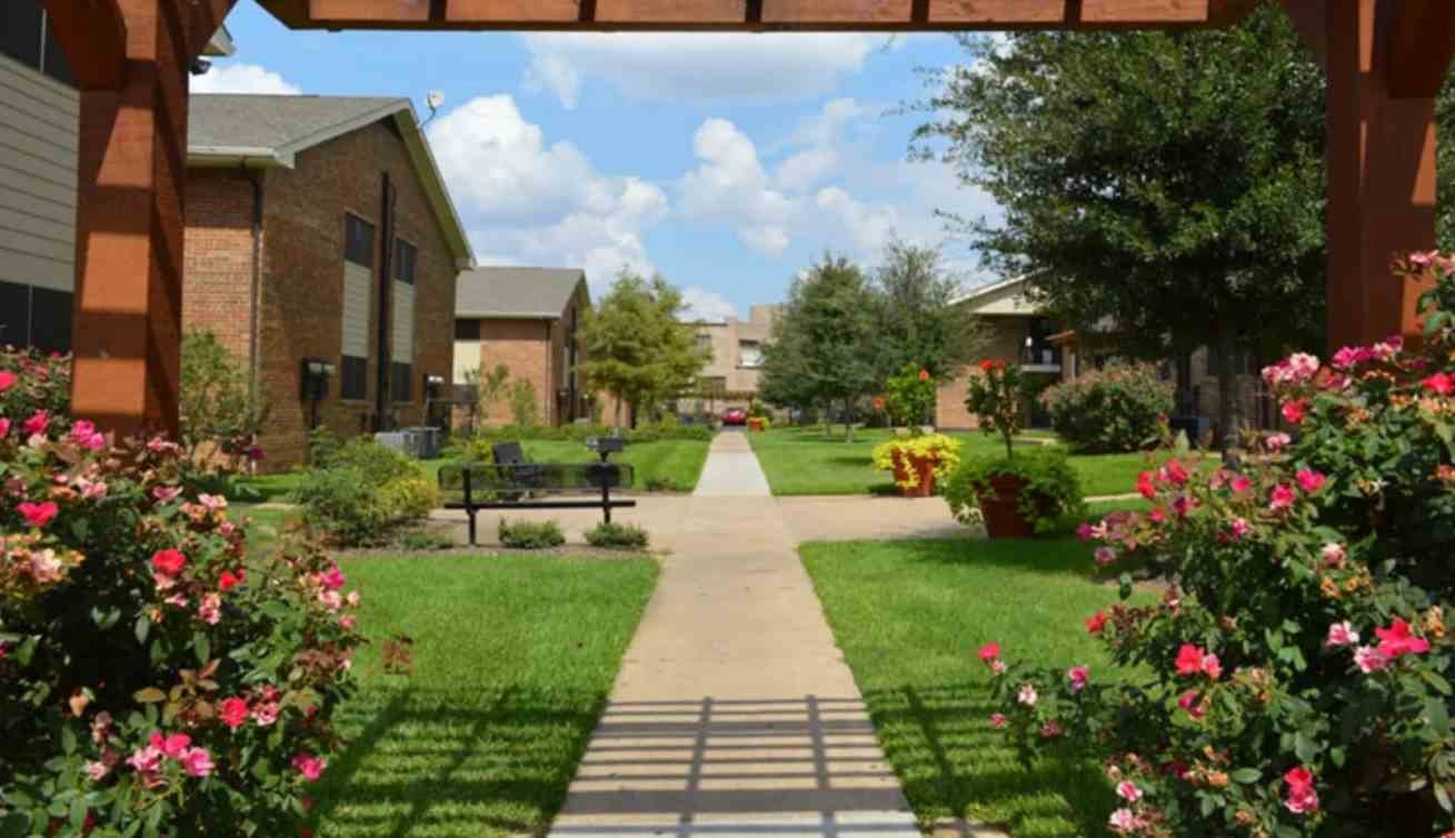 Parkway Villas Image 1