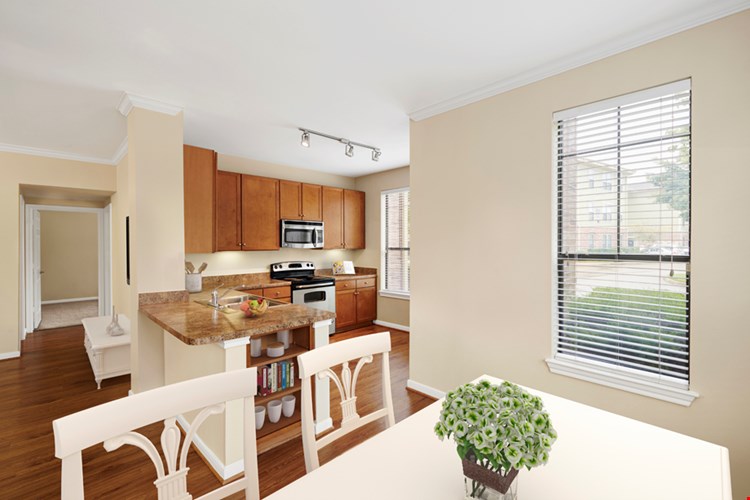 Camden Whispering Oaks Image 4