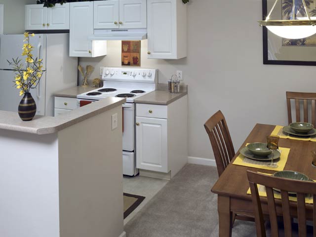 Berkley Manor Kitchen and Dining Area