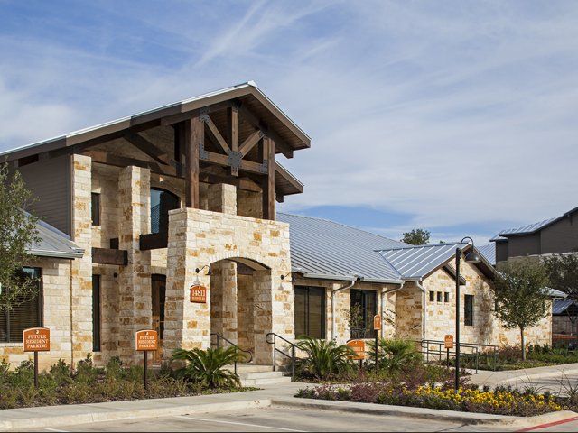 Platinum Shavano Oaks Apartments Image 13