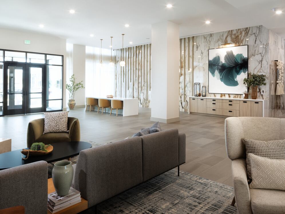 Leasing area and resident lounge