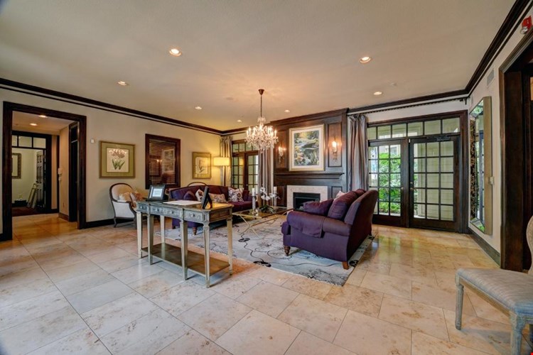 The Left Bank River Oaks Image 5