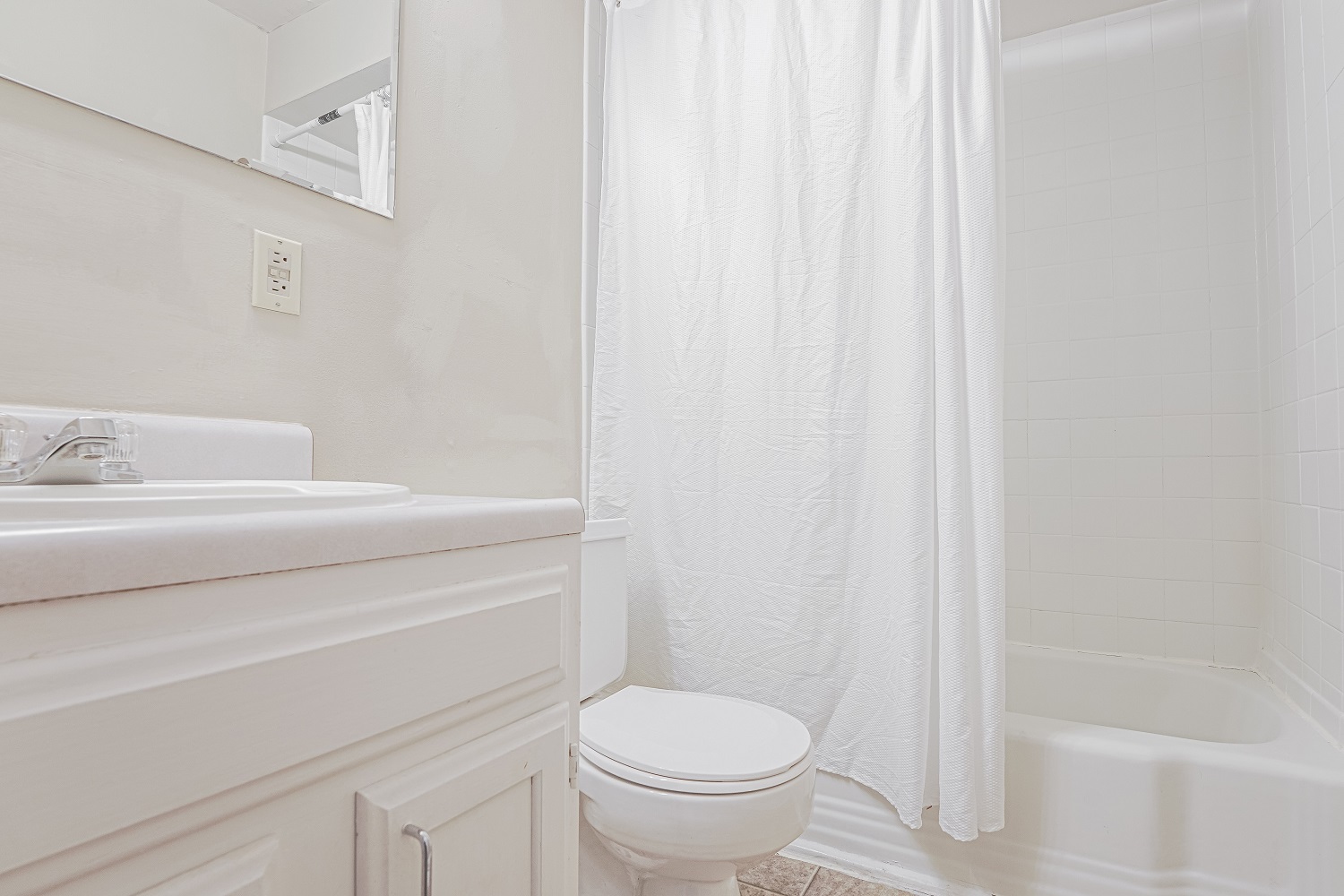 Courtyard Apartments Image 6