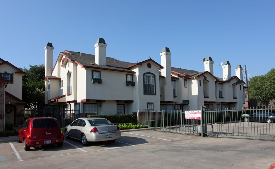 19019 Preston Townhomes Image 1