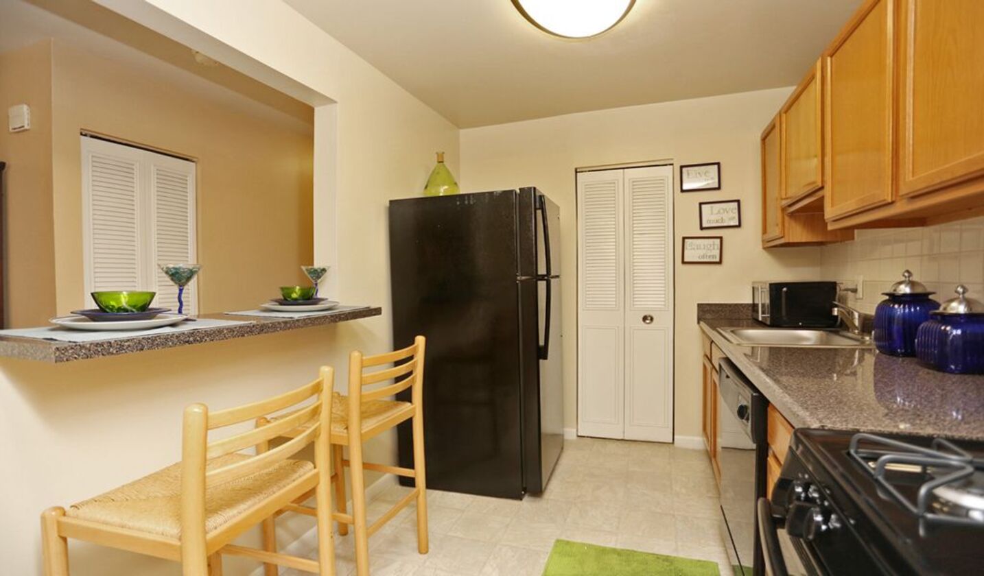 Fox Club Apartments Image 3