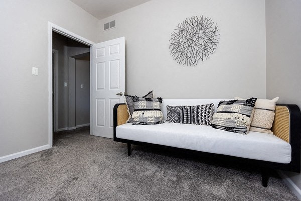 Prairie Point Apartments Image 13