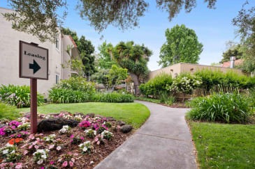 Glen Oaks Apartments Image 1