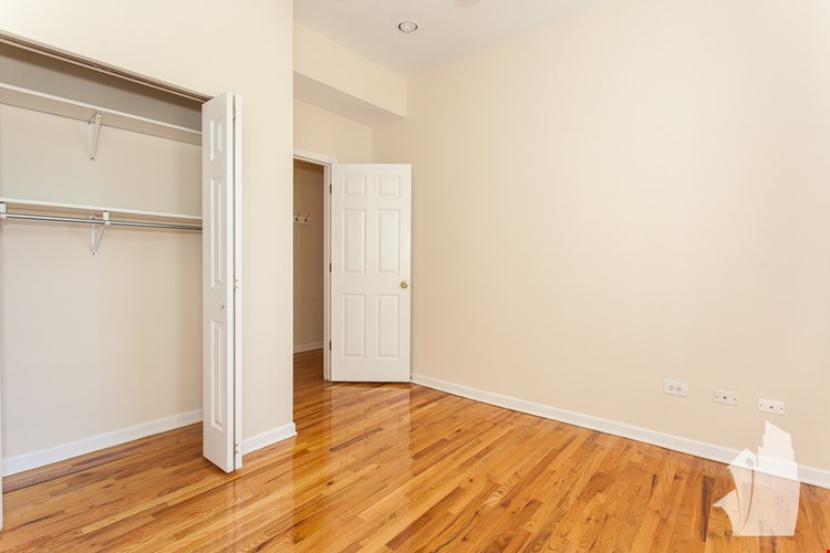 2450 N. Southport Image 17