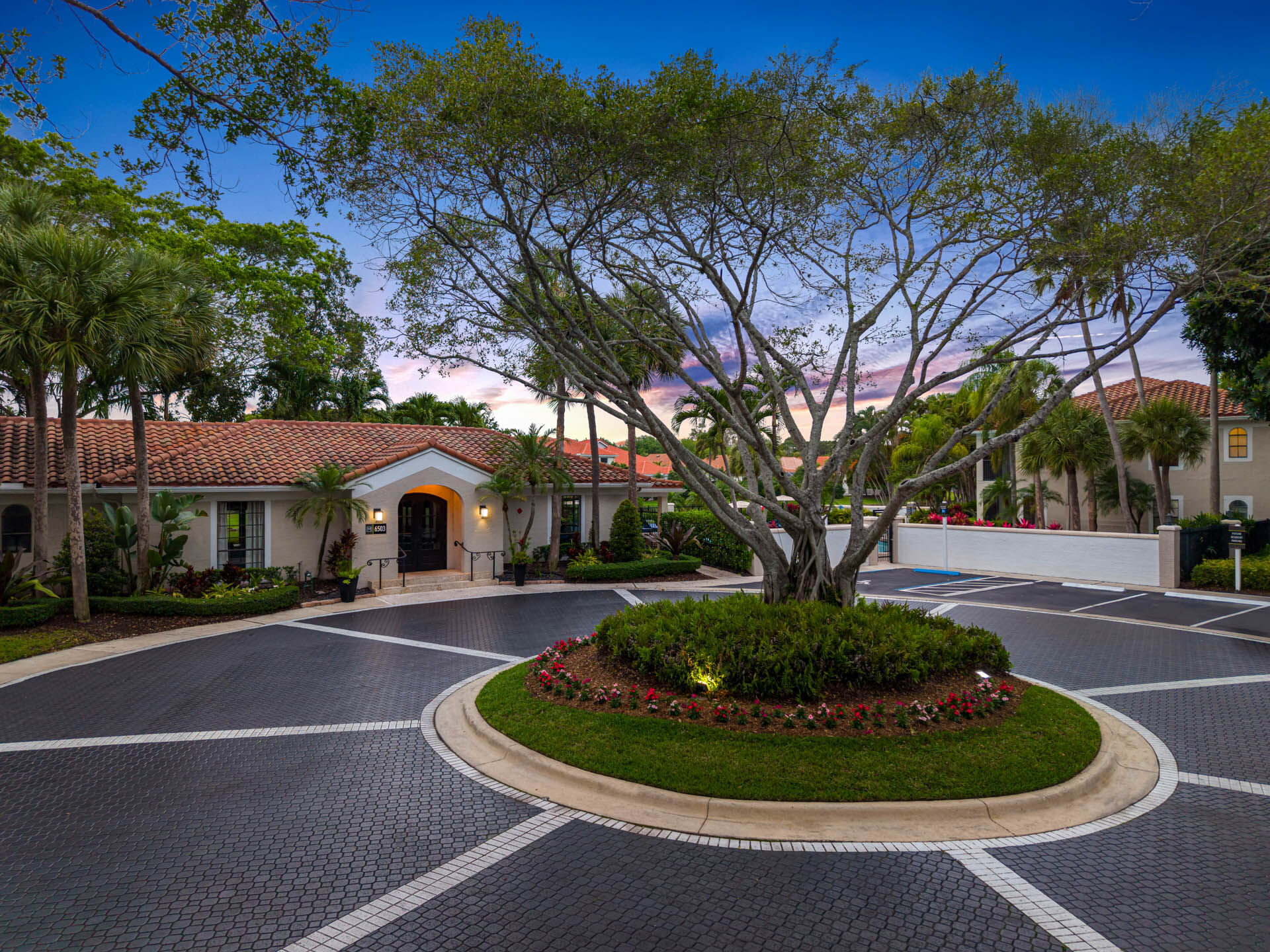 Mizner Court Image 4