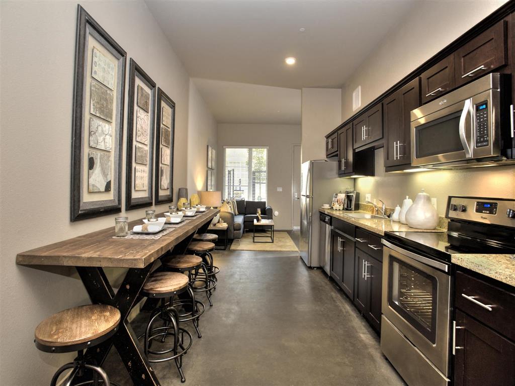 Mason at Hive 10 Ft High Ceilings