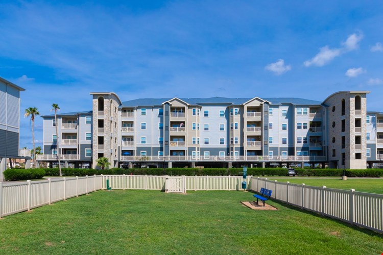 The Club of the Isle Image 5