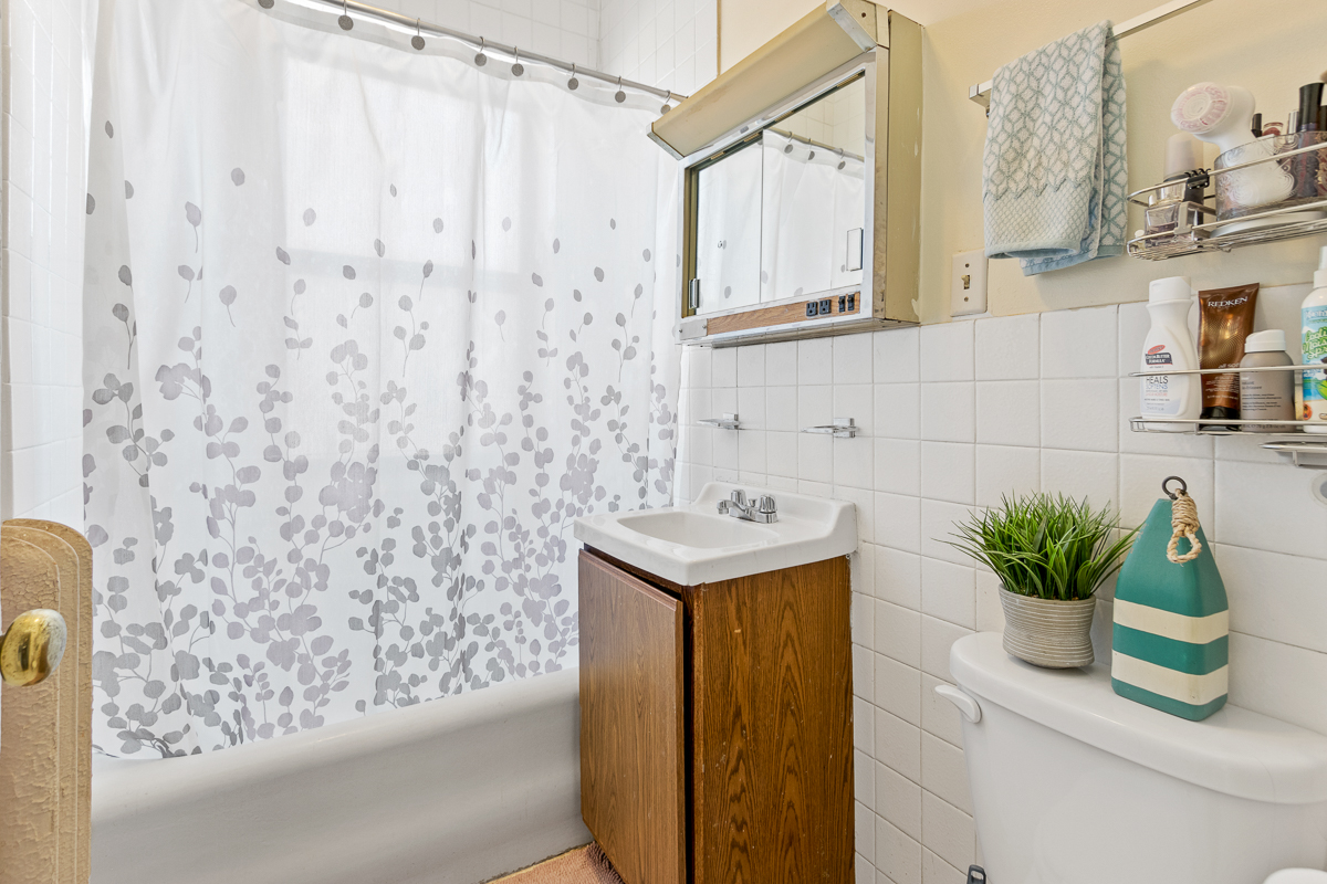 540 W. Briar Image 14