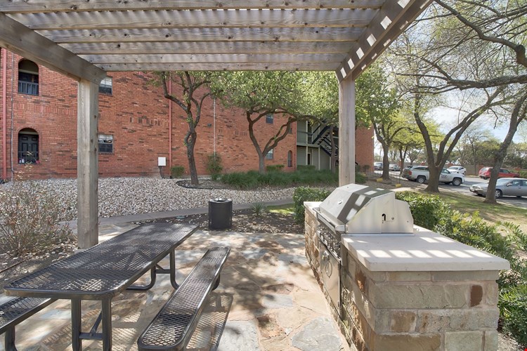 Promontory Point Apartments Image 13