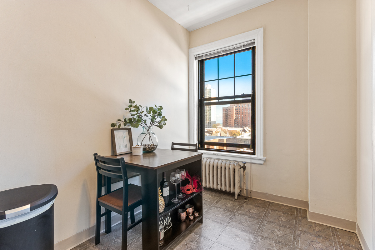 540 W. Briar Image 13