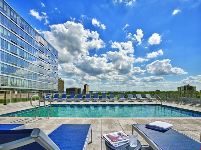 Hudson Lights Image 12