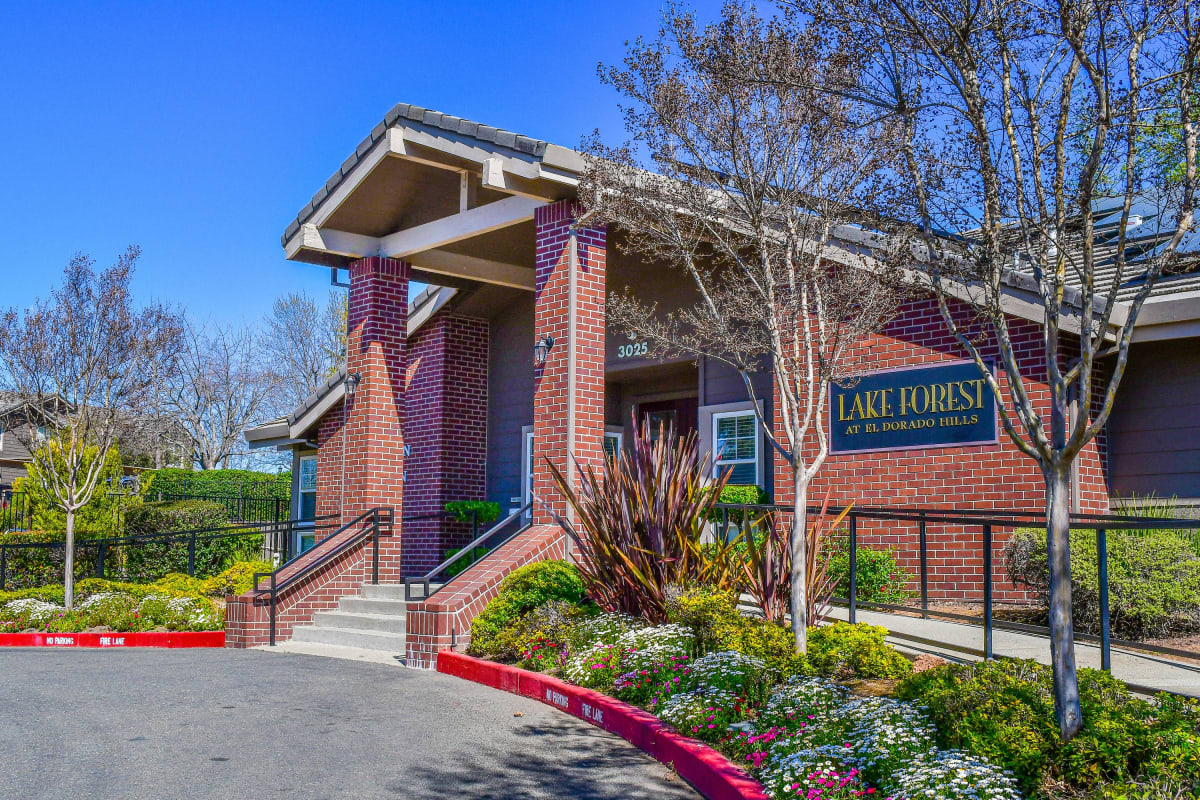 Lake Forest Apartments Image 6