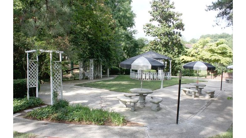 Edinborough Senior Residences Image 3