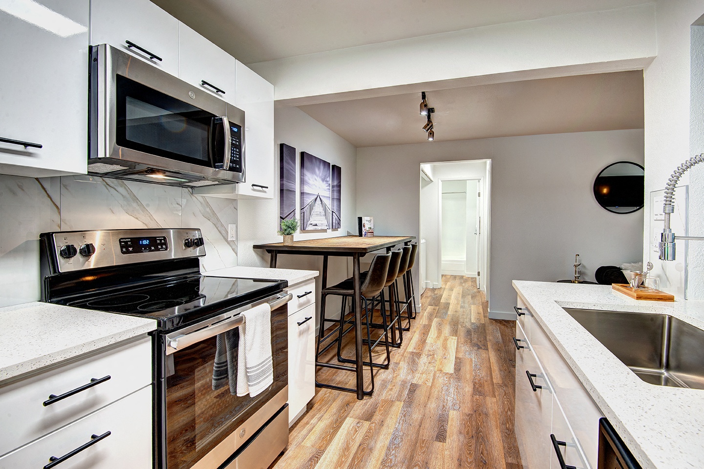 Woodlake Apartments Image 3