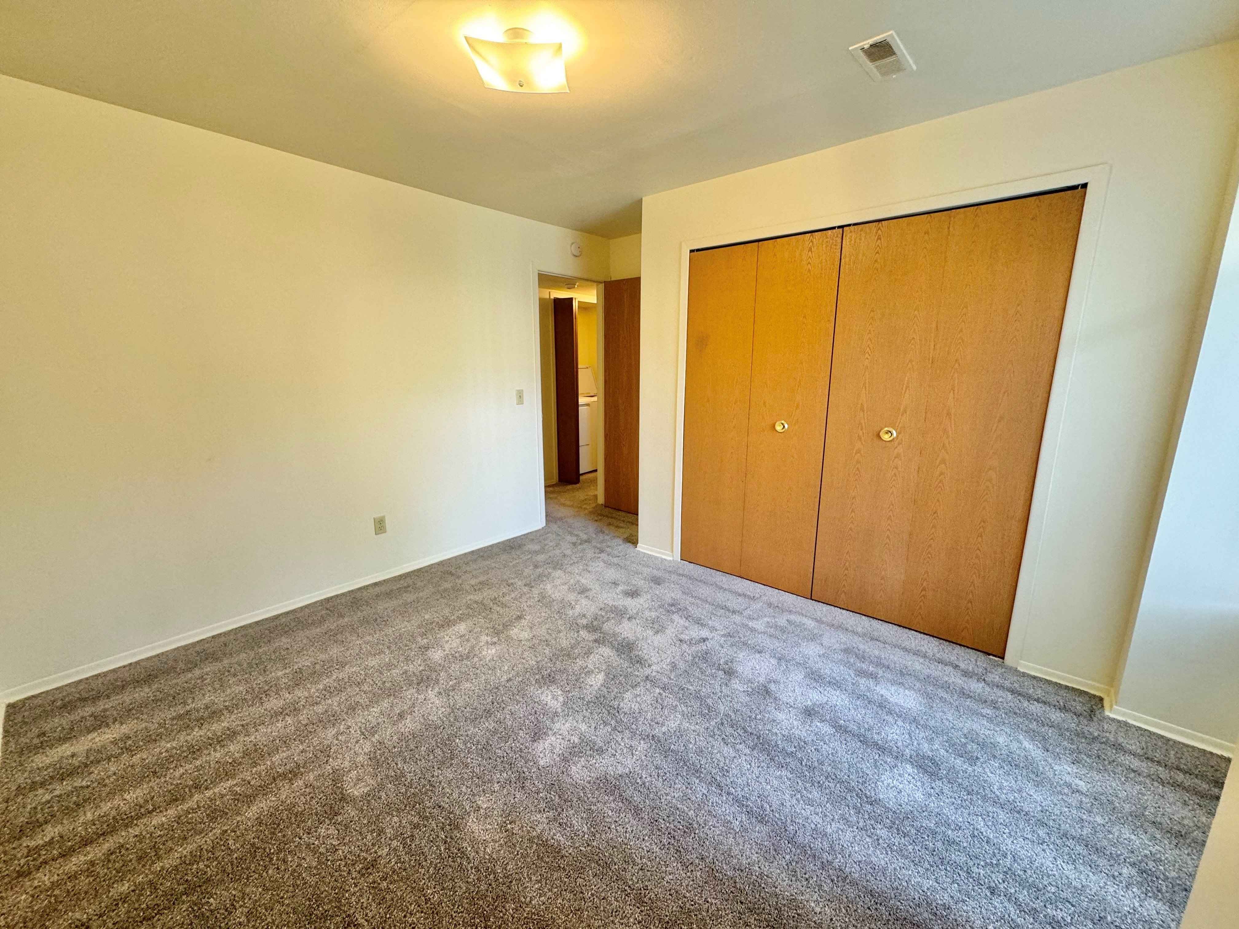 Lakeside Village Apartments Image 39