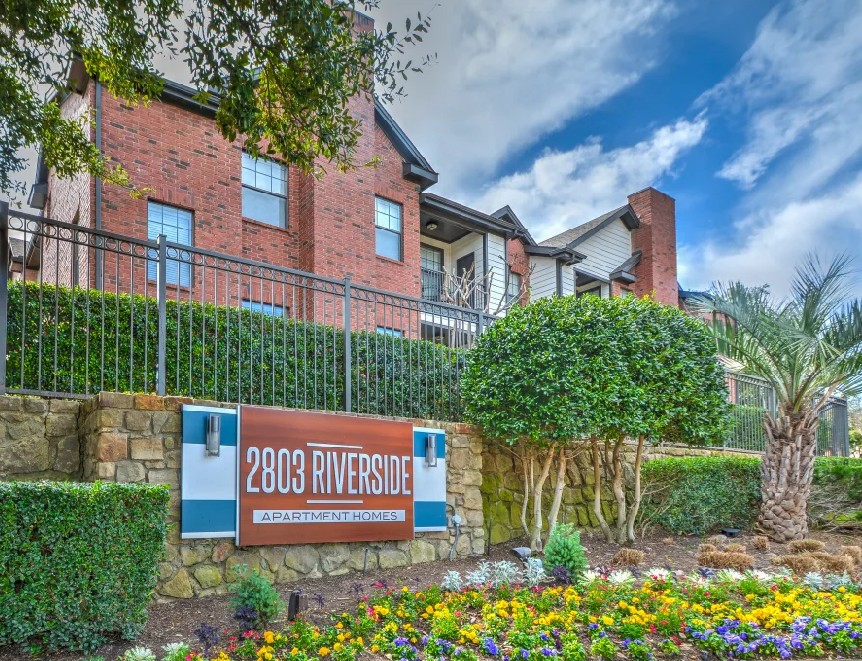2803 Riverside Image 2