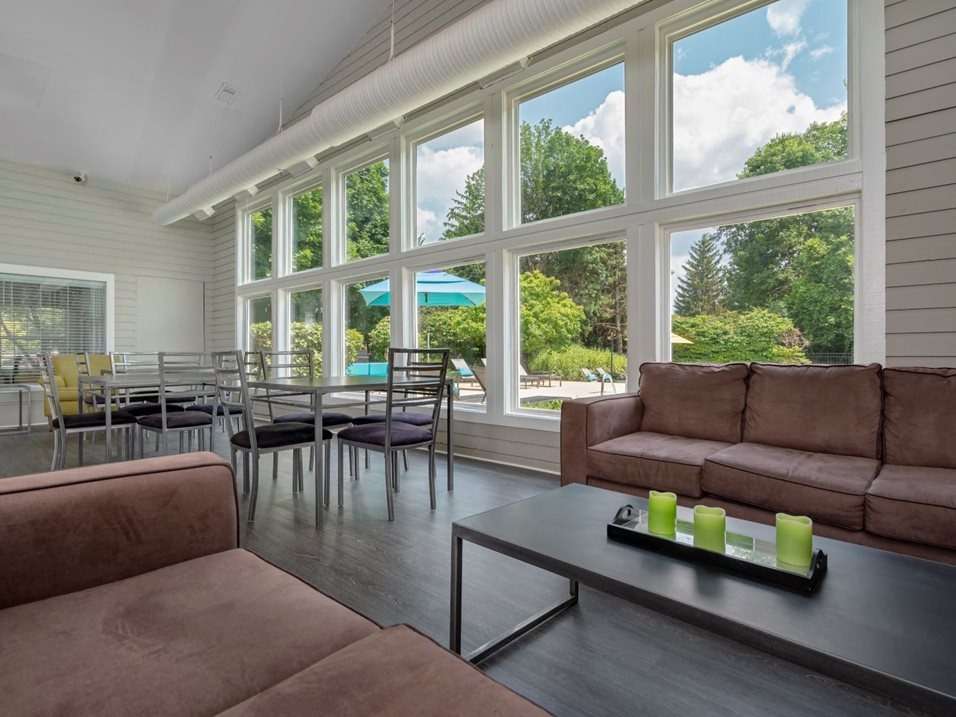 Fairlane Meadows Apartments and Townhomes Image 6