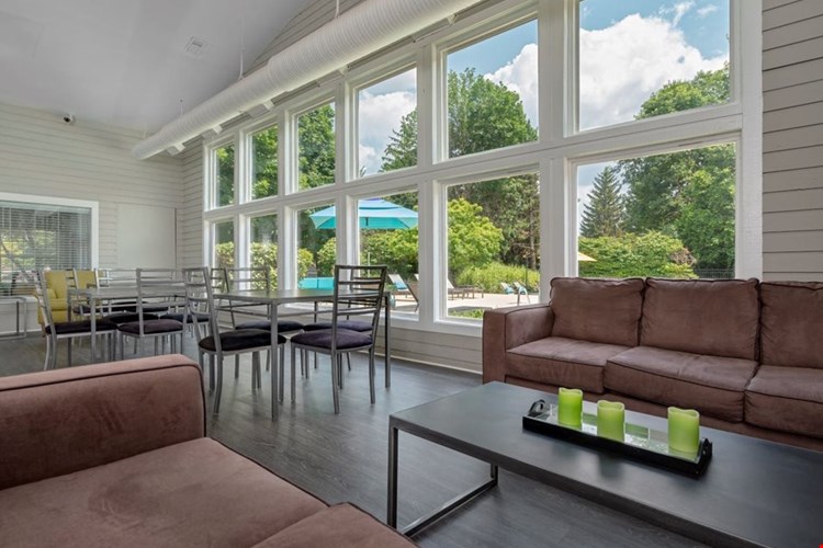 Fairlane Meadows Apartments and Townhomes Image 6