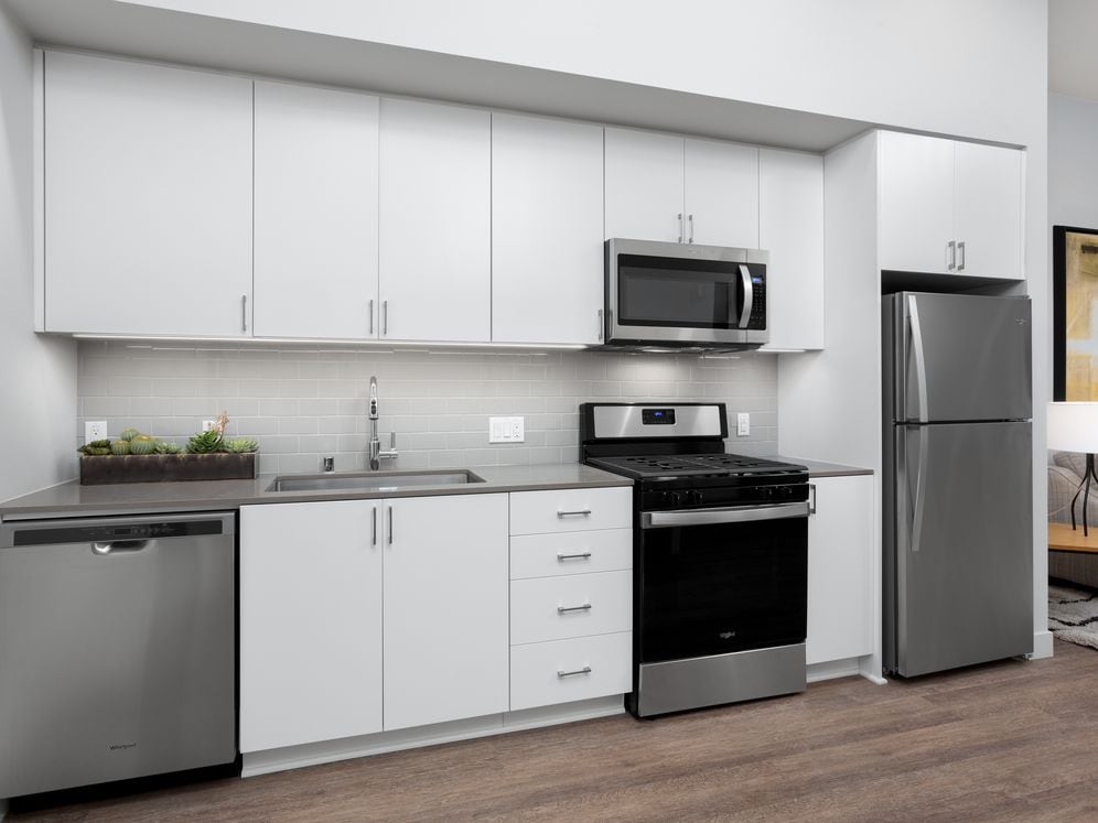 Building B Avalon Design kitchen with quartz countertops, backsplash and stainless steel appliances