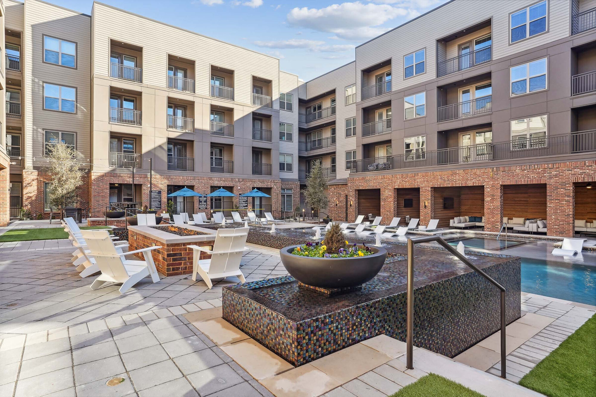 Camden Roanoke Image 35