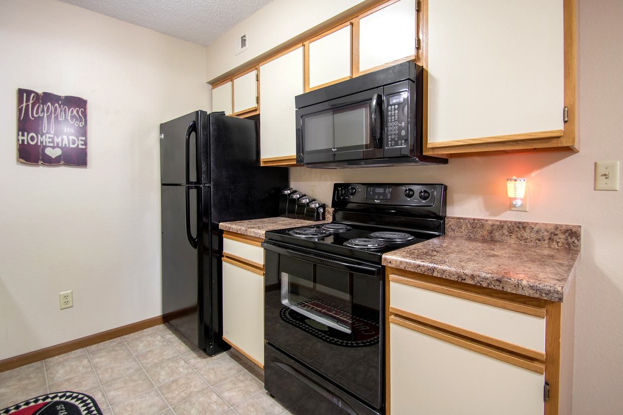 Prairie West Apartments and Townhomes Image 9