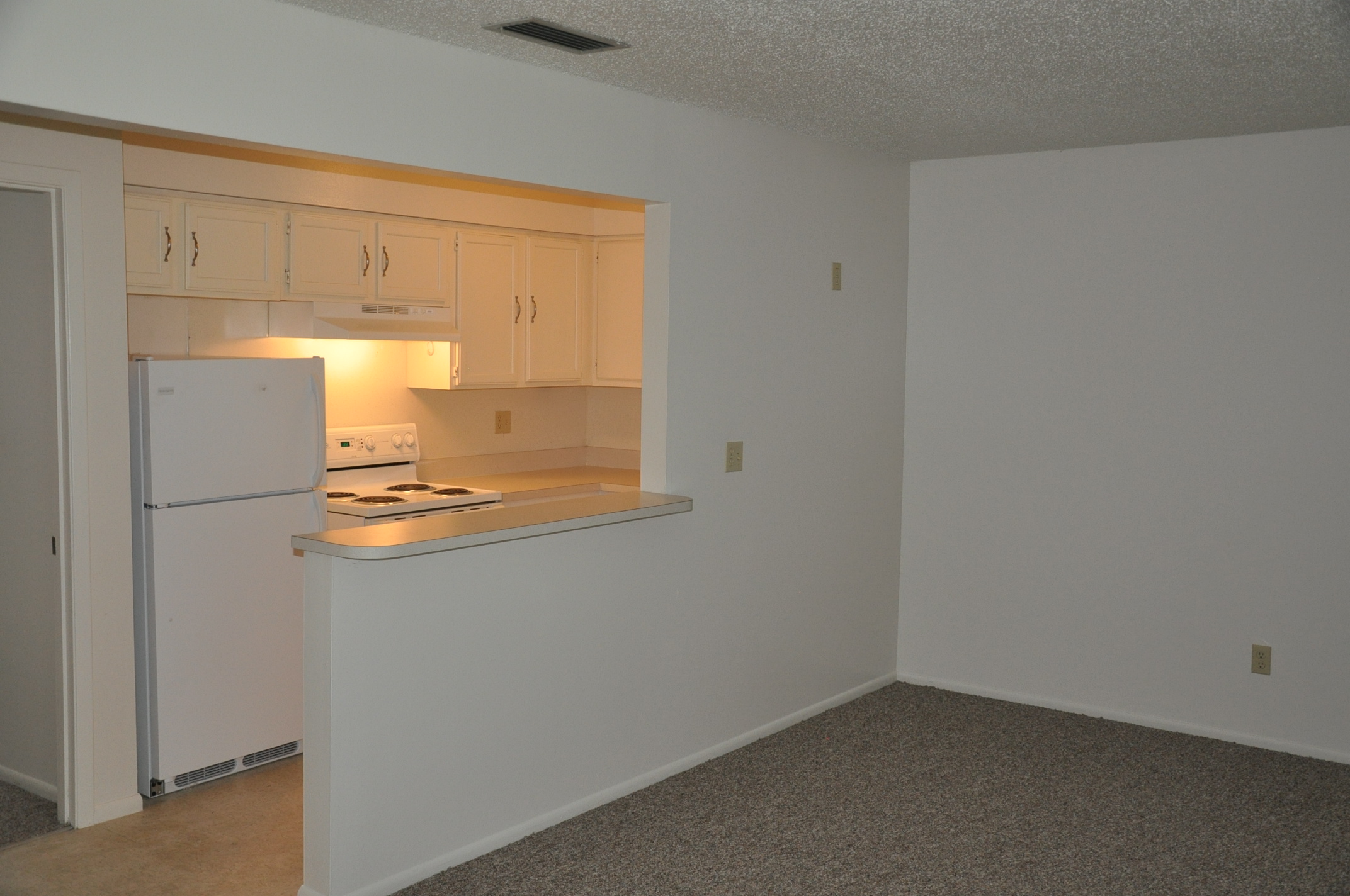 Colonial Square Apartments Image 6