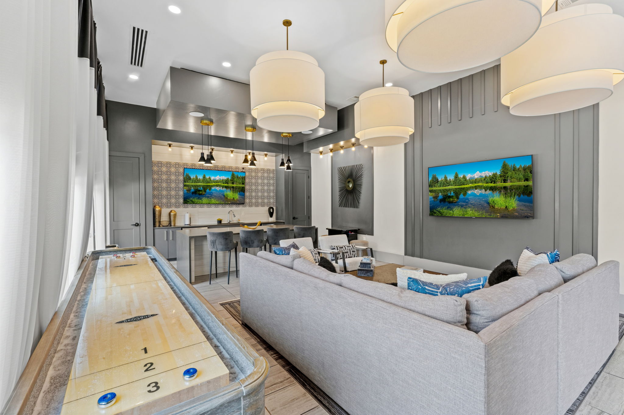 Axis Grand Crossing Image 71