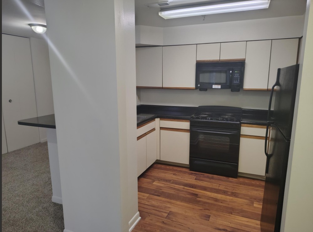 Marlboro Classic Apt & Redwood Square Image 63