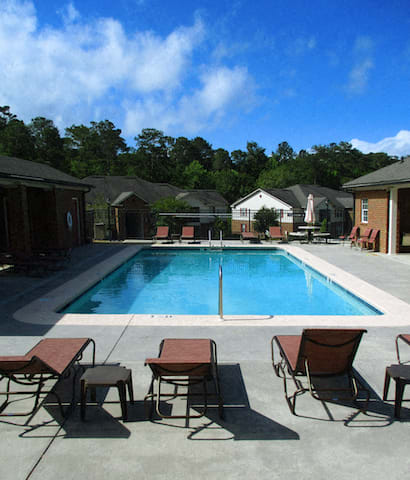 Arbors by the Bay Image 1